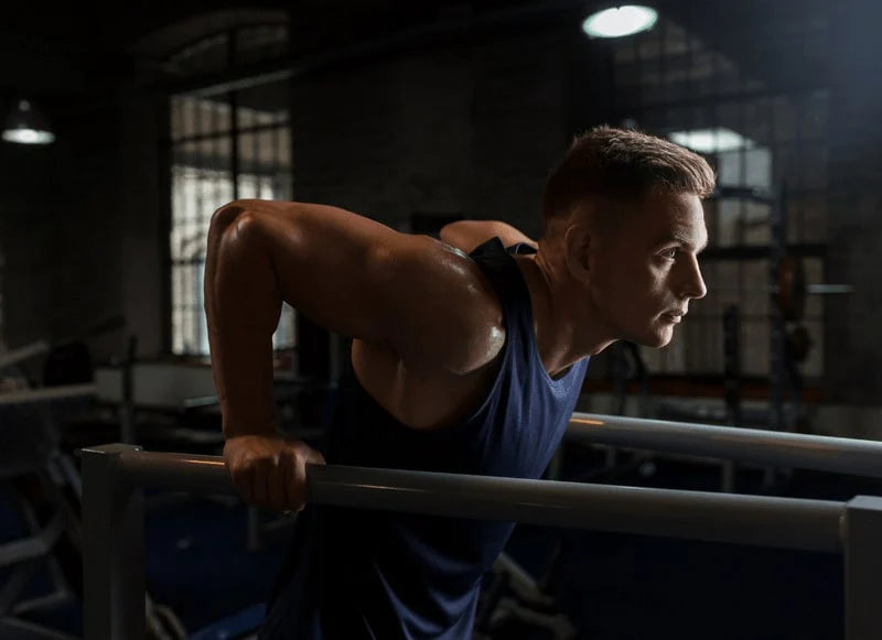 [Trizep-] Dip Studie mit NFL Tight End